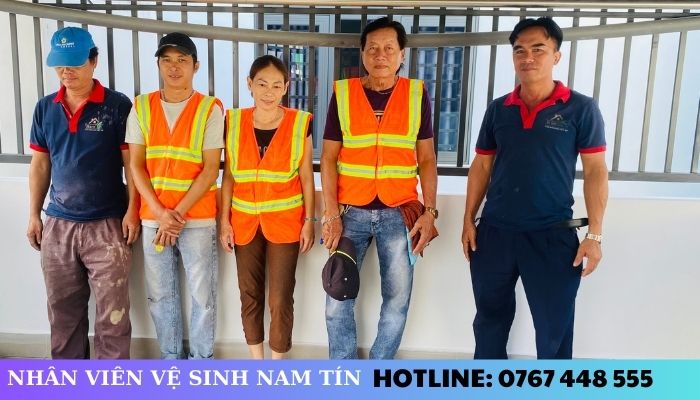 Nhân viên vệ sinh nam tín Nhân viên vệ sinh nam tín